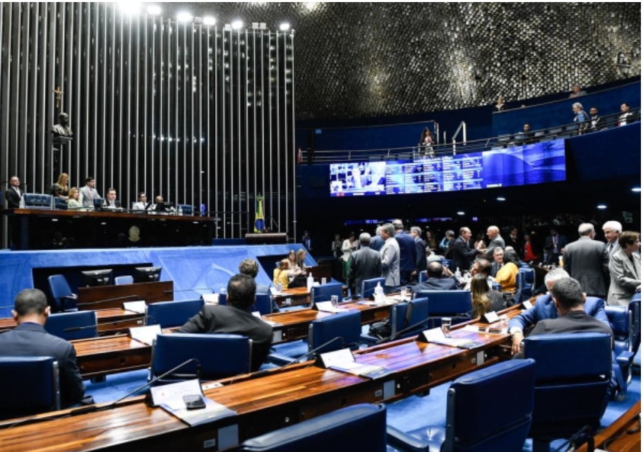 Senado analisará PEC do fim da reeleição na volta do recesso
