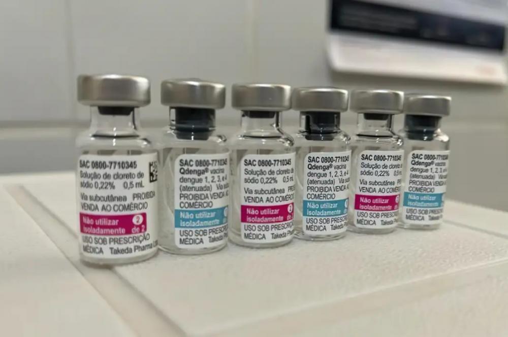 Primeiras doses da vacina do SUS contra dengue chegam ao Brasil