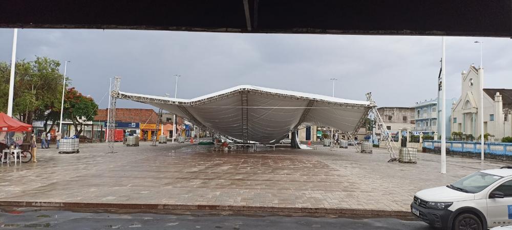 Desabamento na Praça Amado Bahia: Prejuízo após Pancada de Chuva