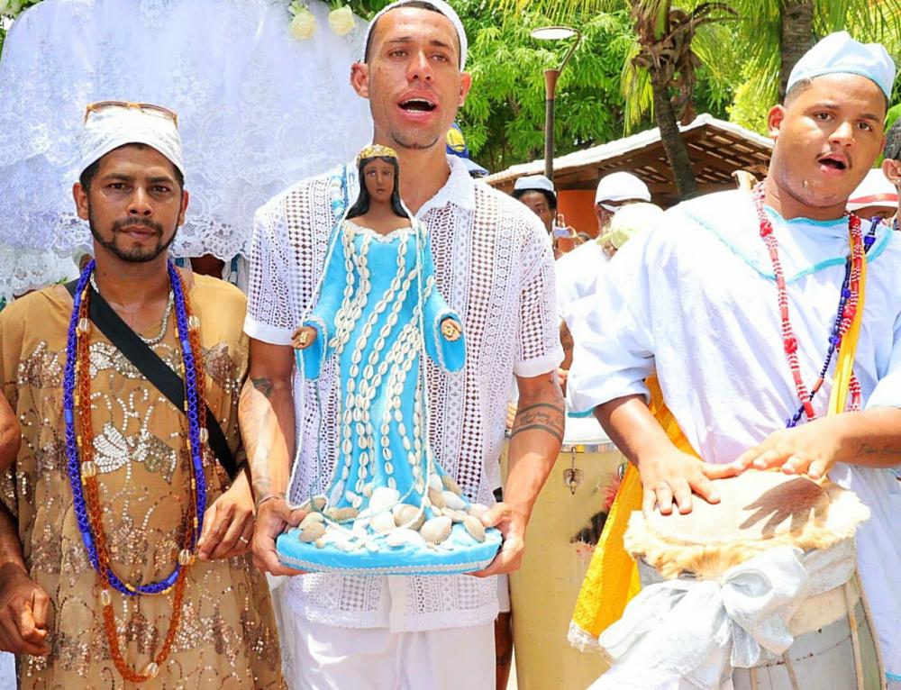 Festa de Iemanjá celebra a rainha do mar na Praia do Forte