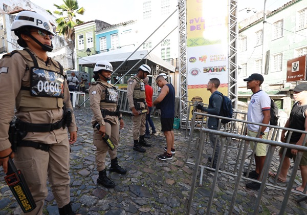 Quarenta e dois portais de abordagem da Polícia Militar reforçam segurança no Carnaval