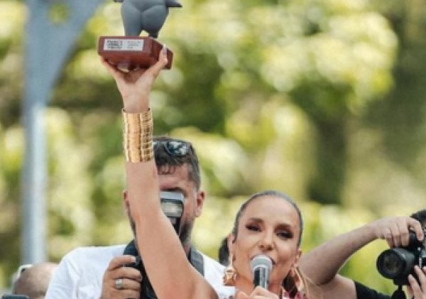 Mais um! Depois da premiação da Band, Ivete ganha troféu Axé: Canto do Povo de um Lugar
