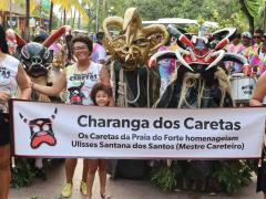 Prefeitura de Mata homenageia mestre careteiro Ulisses Santana durante o Carnaval da Praia do Forte