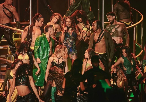 Anitta celebra apresentação em Premio Lo Nuestro: ‘feliz por representar novamente o Brasil’