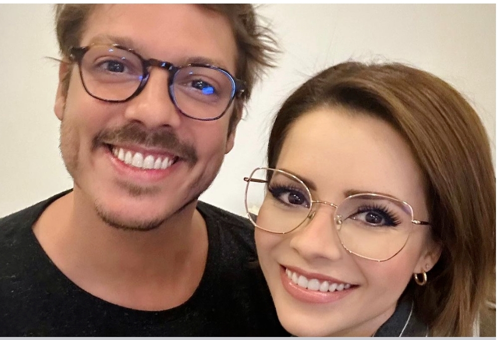 Fábio Porchat revela como foi beijar Sandy e dá detalhes sobre cena de nudez em filme