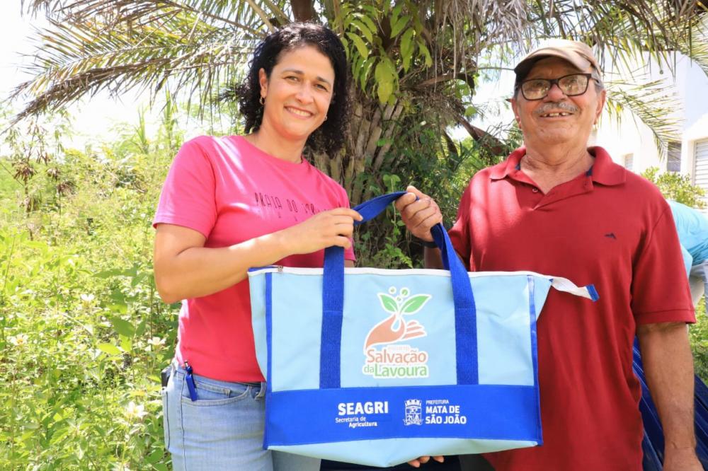 Prefeitura entrega Kits do Programa Salvação da Lavoura para agricultores do Litoral