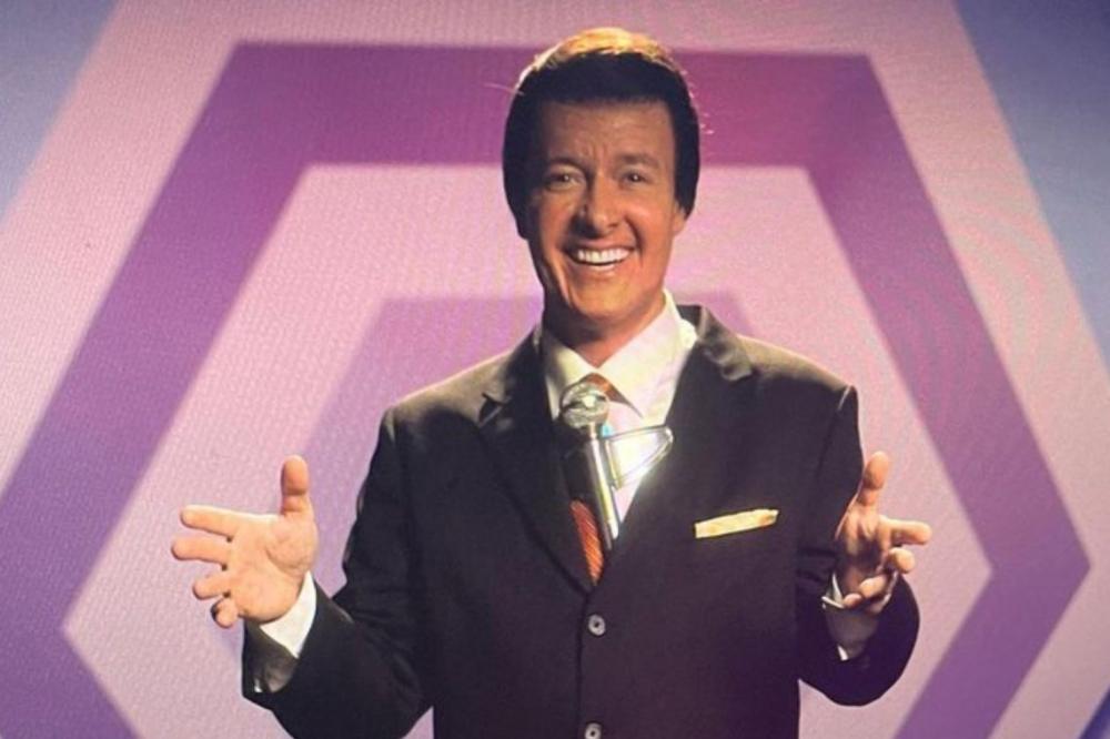 Rodrigo Faro encarna Silvio Santos em prévia de cinebiografia do apresentador