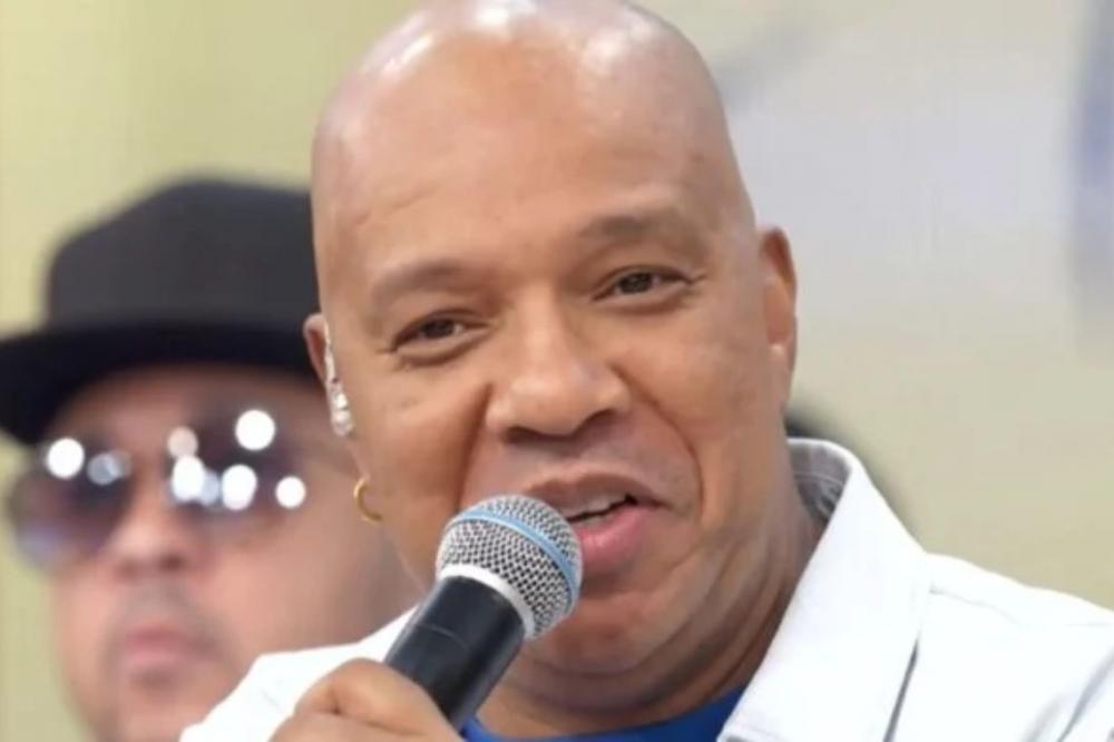Em tratamento contra um câncer, vocalista do Molejo é transferido para a UTI