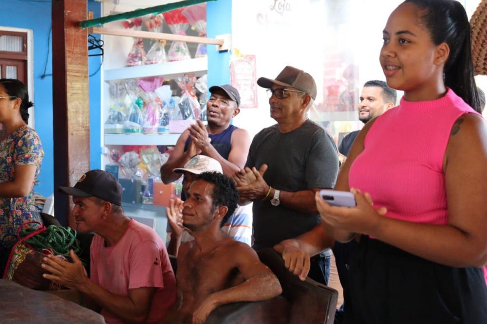 Prefeito Bira assina ordem de serviço para pavimentação em Santo Antônio, Litoral