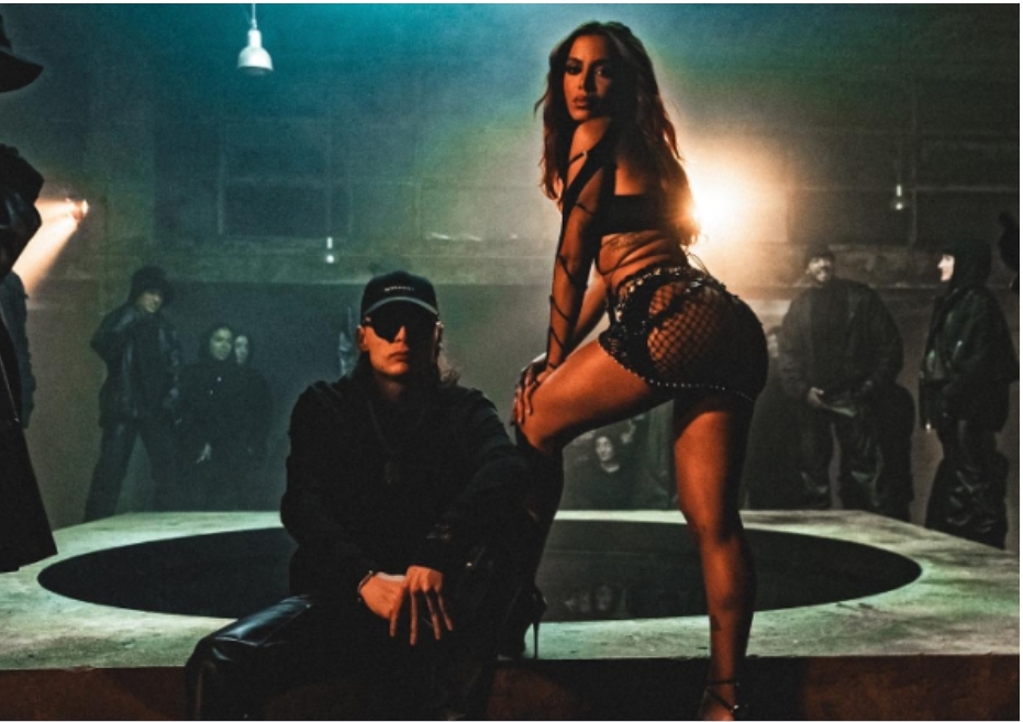 Anitta aparece em show de Peso Pluma no Coachella e performance ‘caliente’ movimenta web