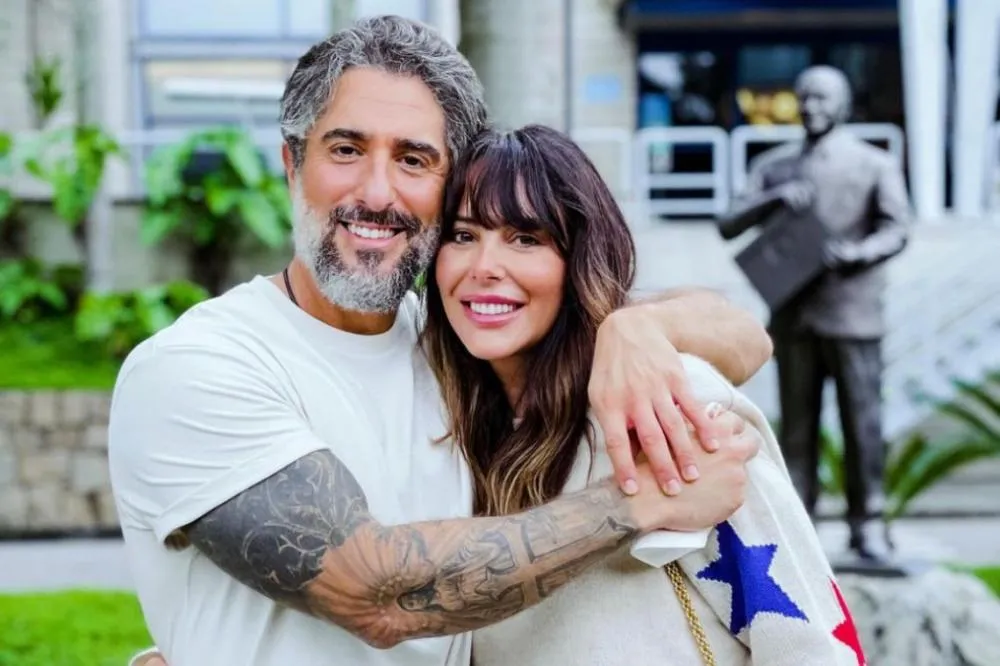 Marcos Mion altera legenda de foto com esposa em meio a boatos de traição
