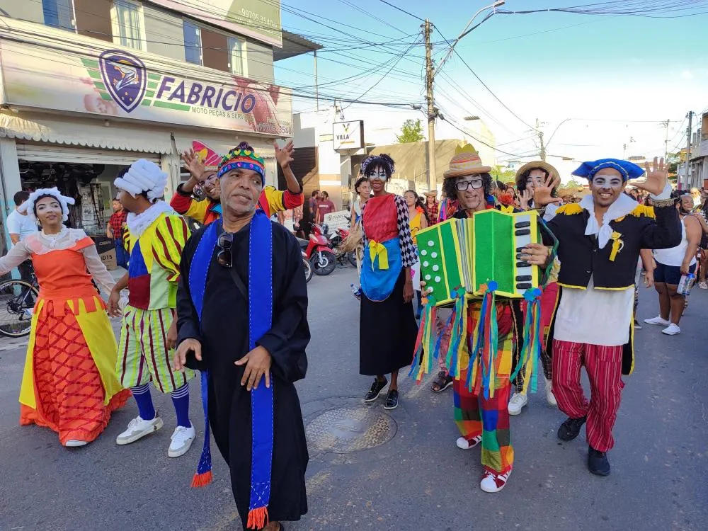 Abertura do São João em Mata de São João é realizada com grande desfile junino