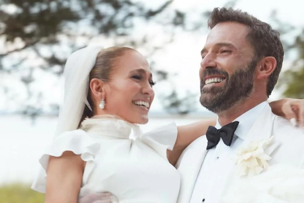 Jennifer Lopez e Ben Affleck voltam a usar alianças após rumores de separação