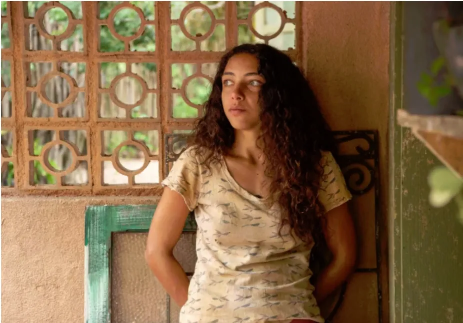 Atriz da Globo usa canabidiol para tratamento de doença