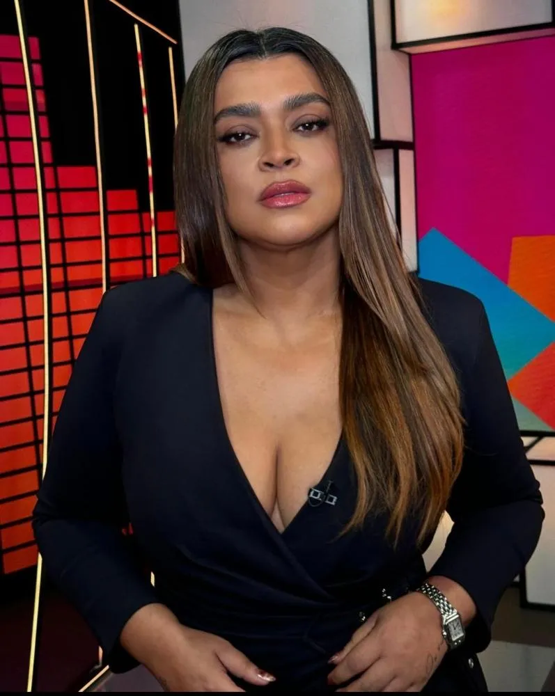 Preta Gil posa fazendo topless e dispara: 'Solzinho na laje'