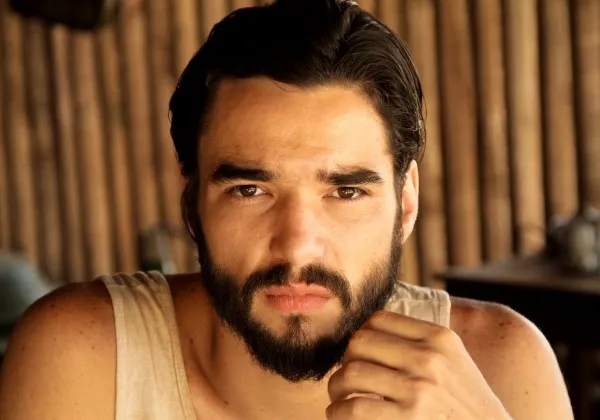 Ex-ator da Globo revela que é ‘excepcional’ fazer sexo a três com esposa