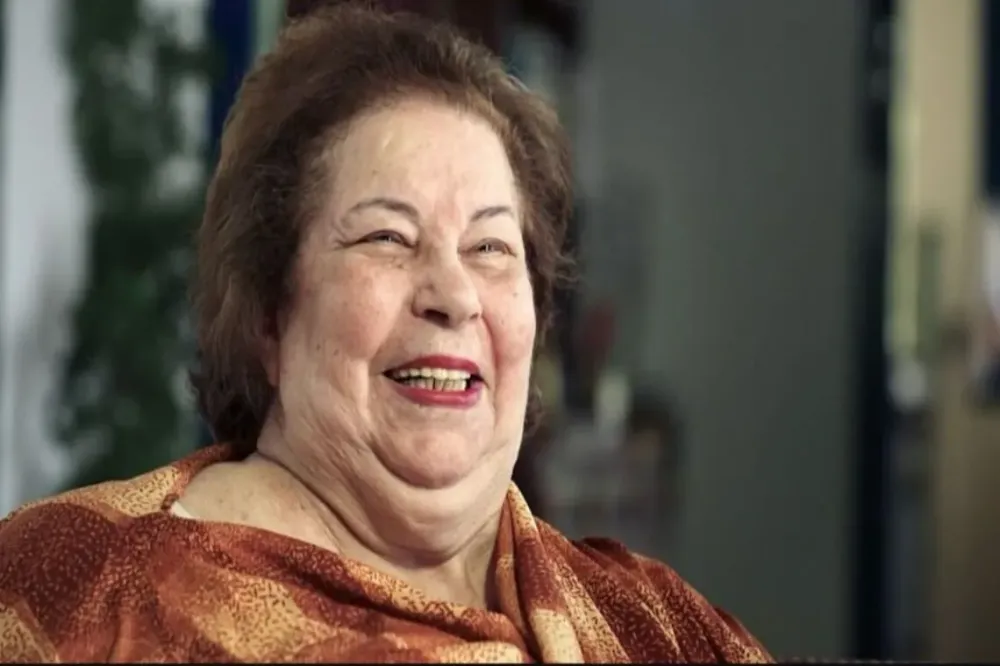 Clínica afirma que Nana Caymmi passou por cirurgia para implantação de marca-passo