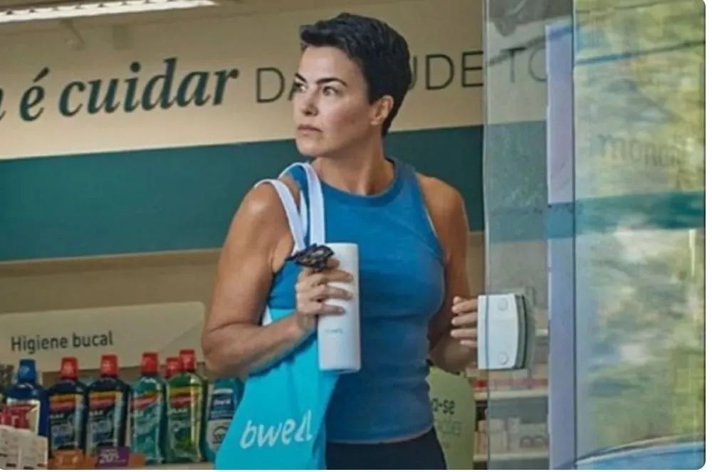 Ana Paula Arósio faz rara aparição em campanha publicitária