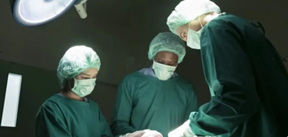 Cirurgia vascular para prevenir AVC é realizada pela primeira vez no Brasil