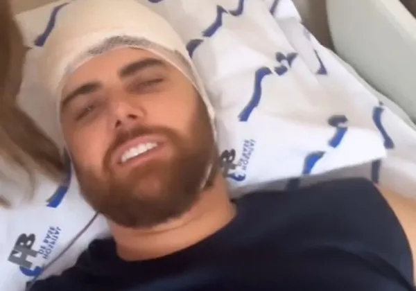 Zé Neto mostra corte na cabeça após acidente com quadriciclo; veja foto