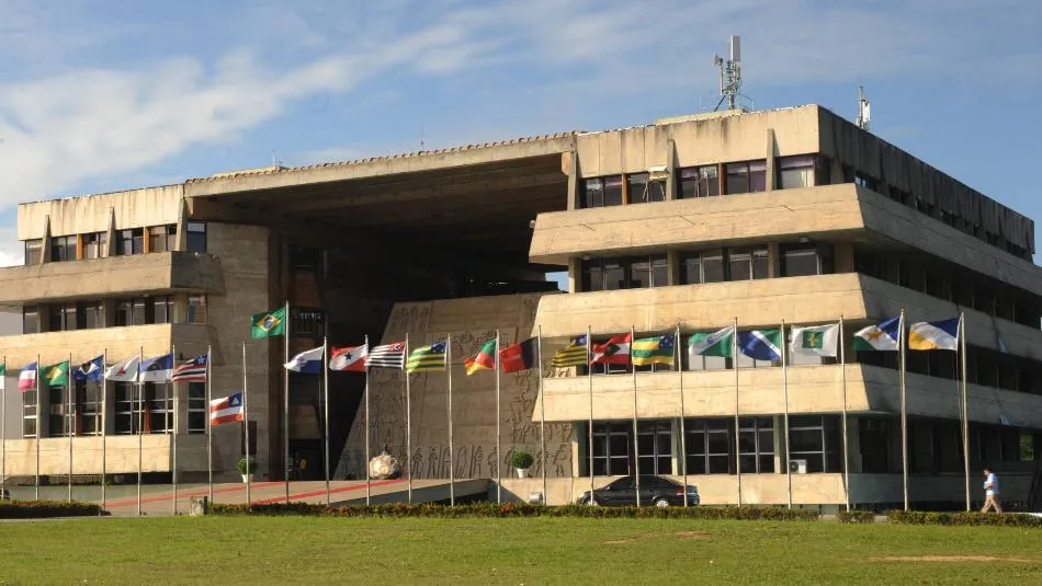 Deputados articulam para revogar homenagem feita a Silas Malafaia na ALBA