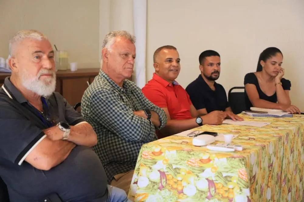 Prefeito Bira se reúne com Associação Comercial de Imbassaí para discutir melhorias para o destino