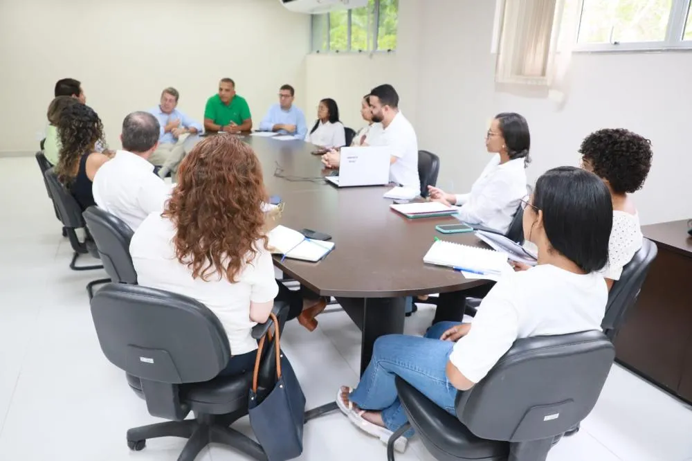 Prefeitura e rede hoteleira de Mata de São João discutem parceria para transporte de trabalhadores