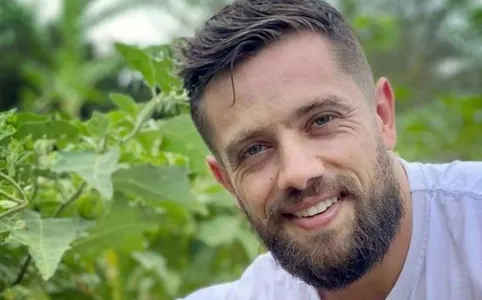 Demitido da Globo, Rafael Cardoso ataca emissora: “Esgoto”