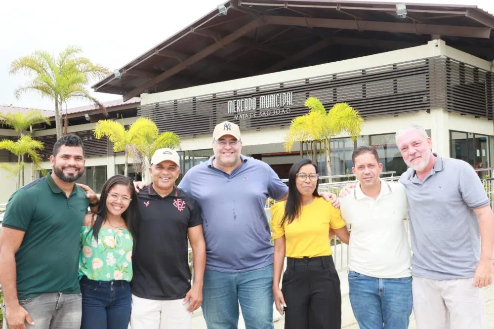 Prefeitos de Mata e Dias D’ávila fortalecem vínculos entre cidades com visita ao Mercado Municipal