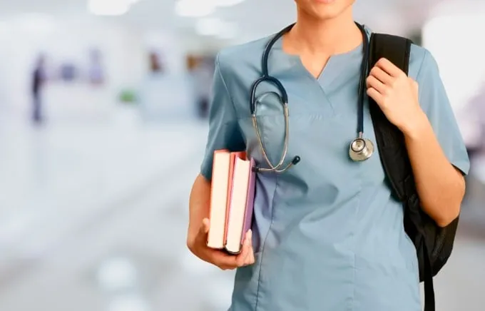 Programa de estímulo aos estudantes de medicina convoca beneficiários