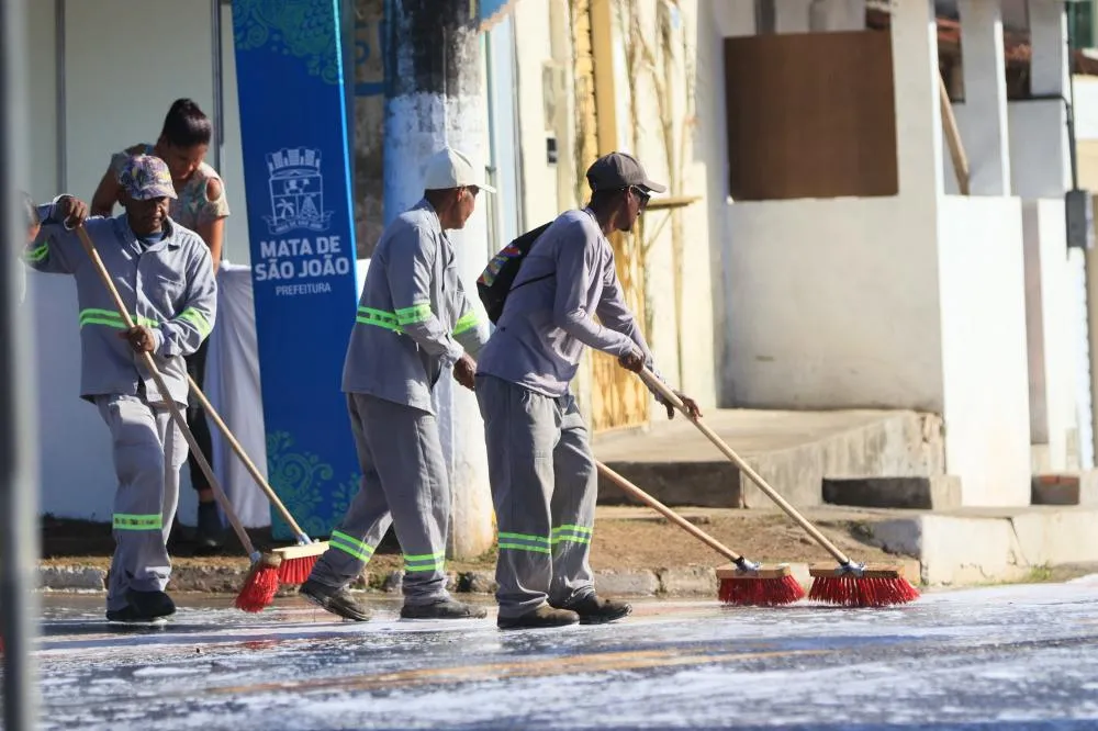 Limpeza do circuito do Bonfim começa às 4h30 e garante espaço organizado para moradores e foliões