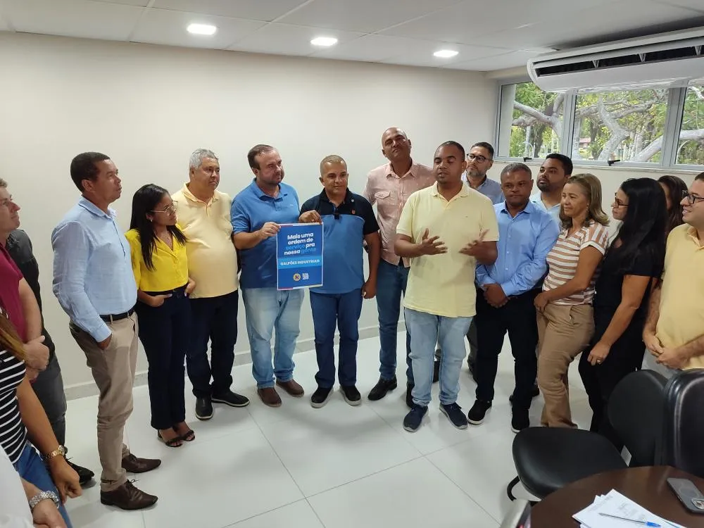 Prefeito Bira, reúne imprensa para apresentação de assinatura de ordem de serviços 