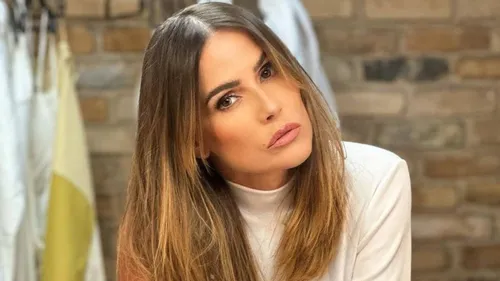 Deborah Secco diz que abusou de si mesma