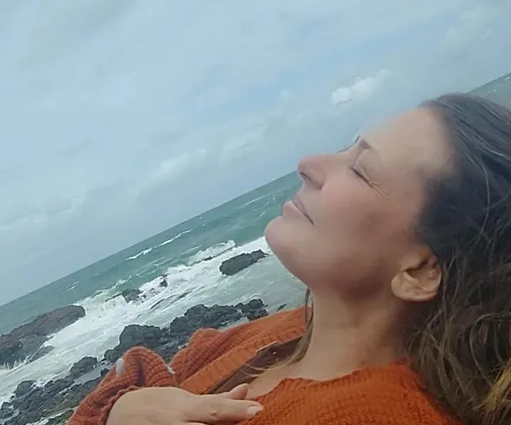 Jornalista baiana reage a assalto e ladrão desiste: “Mandei um beijo pra ele”