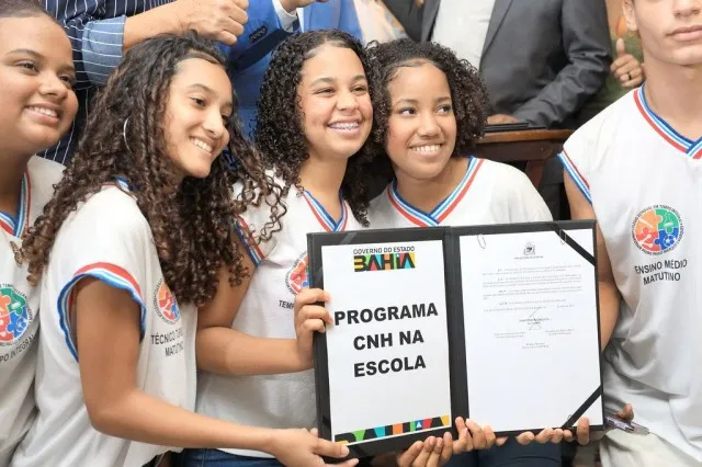 Estudantes da rede pública já podem se inscrever em programas para CNH gratuita
