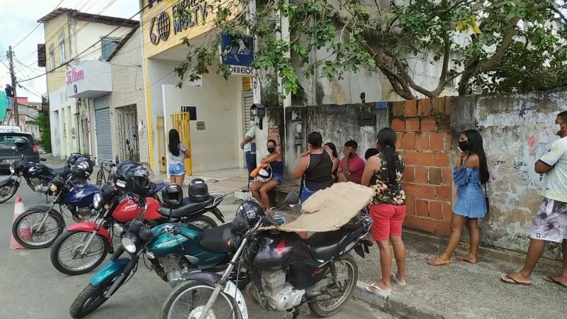 Fila nos Correios de Mata de São João